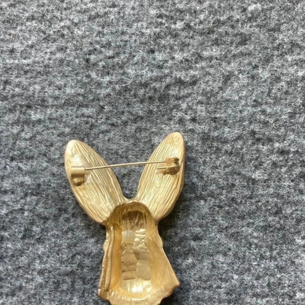 Gold Tone Bunny Rabbit‎ Head Brooch Pin Textured Ears Whimsical Animal Jewelry